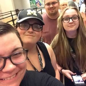 Meet your Posher, Randi